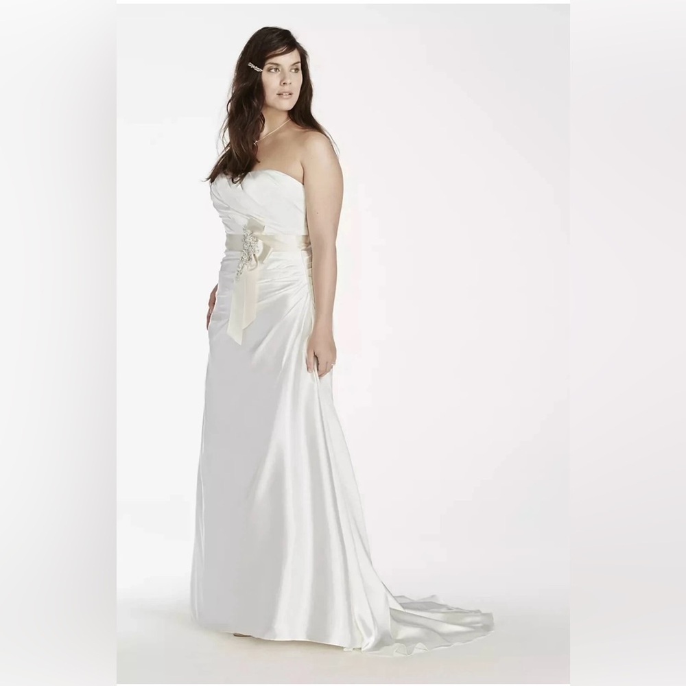 David's Bridal Strapless Charmeuse A-Line Size 14W Wedding Dress STYLE# 9OP1242 - Picture 2 of 16